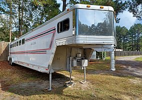 1999 Other Horse Trailer in Holly Hill, South Carolina