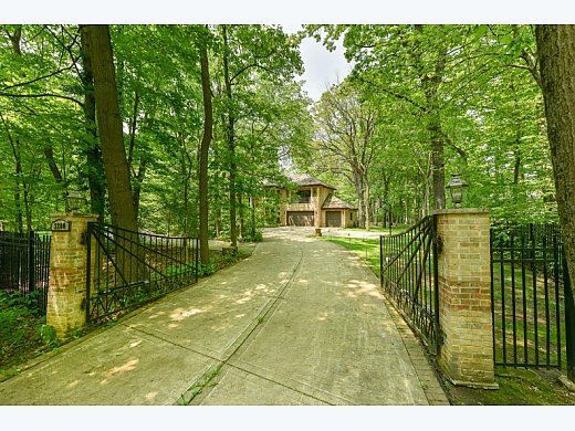 2 Acres 2 Barns Fully Fenced!