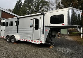 2016 Sundowner Horse Trailer in Snohomish, Washington
