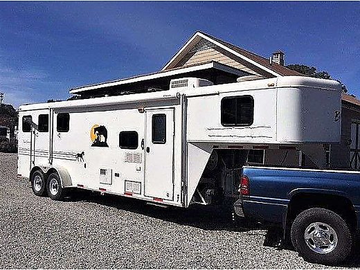 2007 Bison 3 Horse 8' Living Quarters W/Electric Jack- Clearance