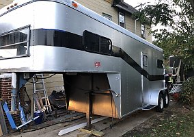 1990 Crescent Gooseneck 1990 Other Horse Trailer in Hammonton, New Jersey
