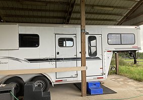 2 Horse Gooseneck Trailer 2004 Sundowner Horse Trailer in Sorrento, Florida