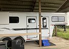 2 Horse Gooseneck Trailer 2004 Sundowner Horse Trailer in Sorrento, Florida