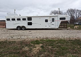 2006 Trails West Horse Trailer in Chestnut, Illinois