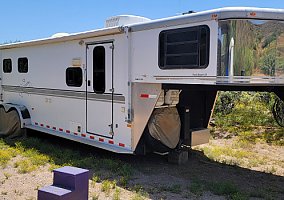 2002 Sundowner 3H With LQ 2002 Sundowner Horse Trailer in Cave Creek, Arizona
