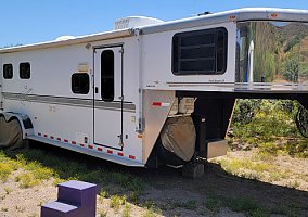 2002 Sundowner Horse Trailer in Cave Creek, Arizona