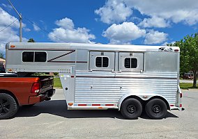 2 Horse Slant Gooseneck 2000 4-Star Horse Trailer in Georgina, Ontario