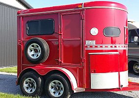 2 Horse Trailer 1998 Bison Horse Trailer in Monticello, Indiana