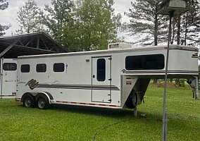 1999 Sundowner Horse Trailer in Wilmar, Arkansas