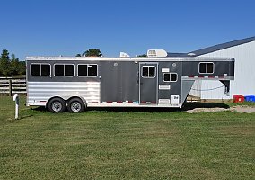 2013 Featherlite LQ 2013 Featherlite Horse Trailer in Orient, Ohio