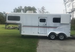 2002 Sundowner 2 Horse Gooseneck 2002 Sundowner Horse Trailer in Beaufort, North Carolina