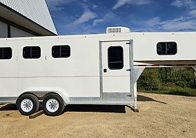 1997 Featherlite Horse Trailer in La Valle, Wisconsin