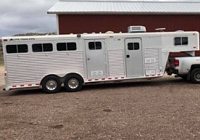 2000 Elite Horse Trailer in Carmine, Texas