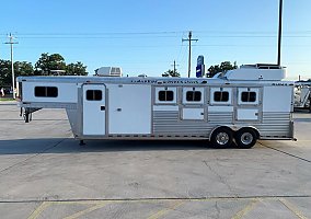 2003 Platinum 4H 9' LQ 2003 Platinum Horse Trailer in La Vernia, Texas
