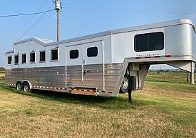 2011 Bloomer Evolution 2011 Other Horse Trailer in Saint Jo, Texas
