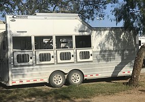 2014 Cimarron Horse Trailer in Gonzales, Texas