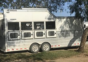 Cimmaron 4 Horse Bus Trailer 2014 Cimarron Horse Trailer in Gonzales, Texas