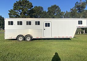 2005 Featherlite Horse Trailer in Phenix City, Alabama