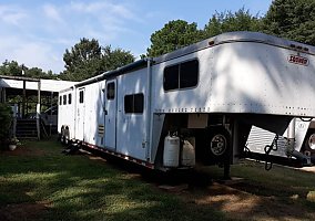 1996 Sooner Horse Trailer in Owentown, Texas