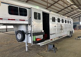1999 4 Star C&C 6 Horse 1999 4-Star Horse Trailer in Fort Worth, Texas