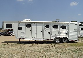 2005 3H Cimarron 9' SW 2005 Cimarron Horse Trailer in Athens, Texas