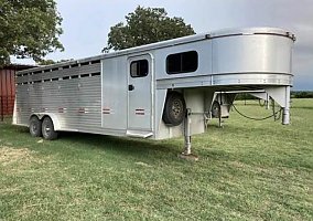 2005 WW Horse Trailer in Desdemona, Texas