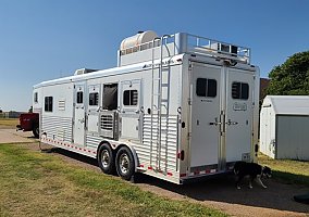 2007 Elite Horse Trailer in Bishop, Texas