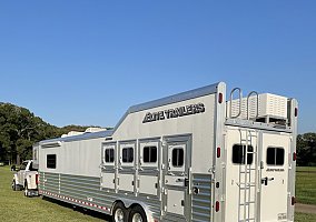2018 Elite Horse Trailer in Athens, Texas