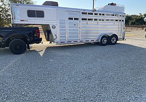 2018 Platinum 4 Horse 2018 Platinum Horse Trailer in Bluff Dale, Texas