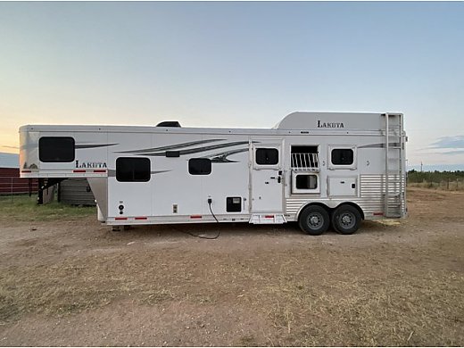 2020 Lakota Charger C8311
