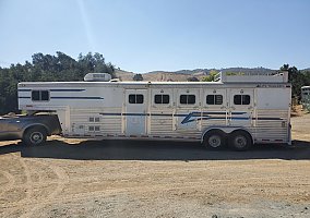 2000 Elite Weekender 2000 Elite Horse Trailer in Chino Hills, California