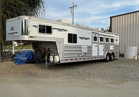 2007 Platinum Horse Trailer in Visalia, California