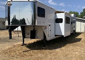 2007 Sundowner Horse Trailer in Red Bluff, California