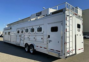 2015 Logan Horse Trailer in Janesville, California