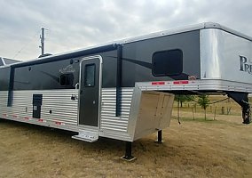 2016 Bison Premier 4 Horse LQ 2016 Bison Horse Trailer in Medicine Hat, California