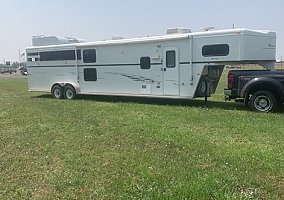 2007 Trails West 4 Horse LQ 2007 Trails West Horse Trailer in Brush, Colorado