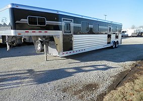 2016 4-Star Horse Trailer in Danbury, Connecticut