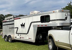 2004 Cherokee Invasion 3H 2004 Cherokee Horse Trailer in Glen Saint Mary, Florida