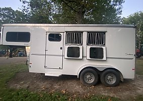 2016 Sundowner Horse Trailer in Ladysmith, Virginia