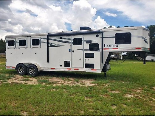 2019 Lakota Charger 3 Horse