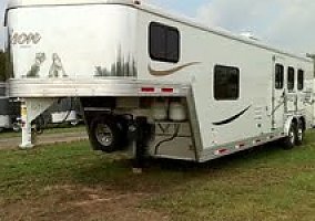 2012 Bison 8310ME 2012 Bison Horse Trailer in Mineral Wells, West Virginia