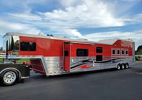 2012 Bloomer 2012 Other Horse Trailer in Ridgefield, Washington