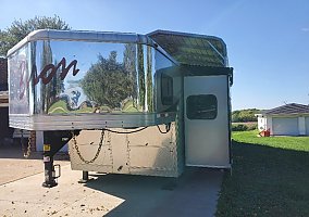 2013 Bison Horse Trailer in Hennepin, Illinois