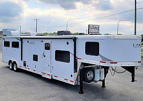 2022 Lakota Horse Trailer in Felton, Delaware