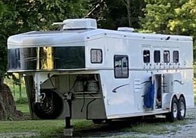 2006 Trails West Horse Trailer in Hardinsburg, Indiana