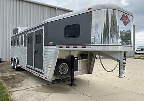 2015 Hart Horse Trailer in Hiawatha, Iowa