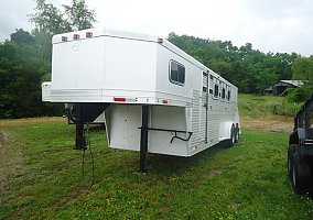 1990 WW Horse Trailer in Scottsville, Kentucky