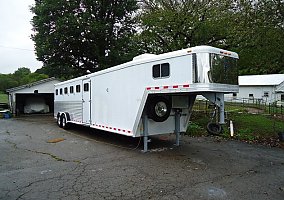 1999 Featherlite 1999 Featherlite Horse Trailer in Scottsville, Kentucky