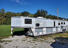 2003 Sundowner Sierra 8012 2003 Sundowner Horse Trailer in Butler, Kentucky