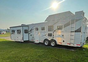 2015 Bison Premiere 2015 Bison Horse Trailer in Jena, Louisiana